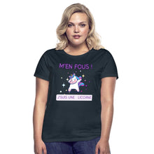 Charger l'image dans la galerie, T-shirt Je m'en fous je suis une licorne - marine