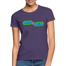 Charger l'image dans la galerie, T-shirt She/Her - violet foncé