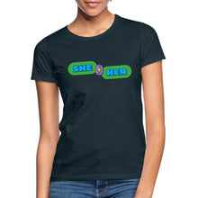 Charger l'image dans la galerie, T-shirt She/Her - marine